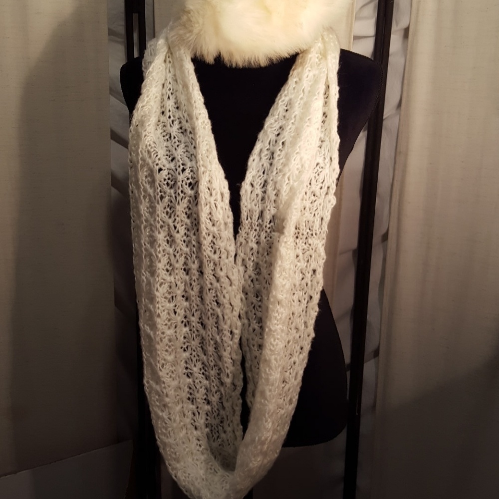 Scarf/ hat bundle - Picture 3 of 3